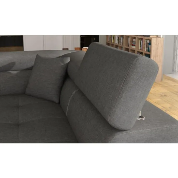 Kotna sedežna garnitura ANTON 2 Kotna sedežna garnitura ANTON 2 . Kotna garnitura ANTON 2 je kotna sedežna garnitura, katera je narejena iz umetnega usnja in blaga. Garnitura se raztegne v