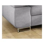 Kotna garnitura ANTON-siva je kotna sedežna garnitura, katera je narejena iz umetnega usnja in blaga. Garnitura se raztegne v ležišče ima zaboj za