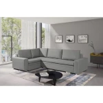 Kotna sedežna garnitura ARWEN . Kotna sedežna garnitura ARWEN je elegantna in preprosta. Raztegne se v dodatno ležišče, kar nudi udobje. Praktična je za