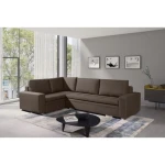 Kotna sedežna garnitura ARWEN . Kotna sedežna garnitura ARWEN je elegantna in preprosta. Raztegne se v dodatno ležišče, kar nudi udobje. Praktična je za