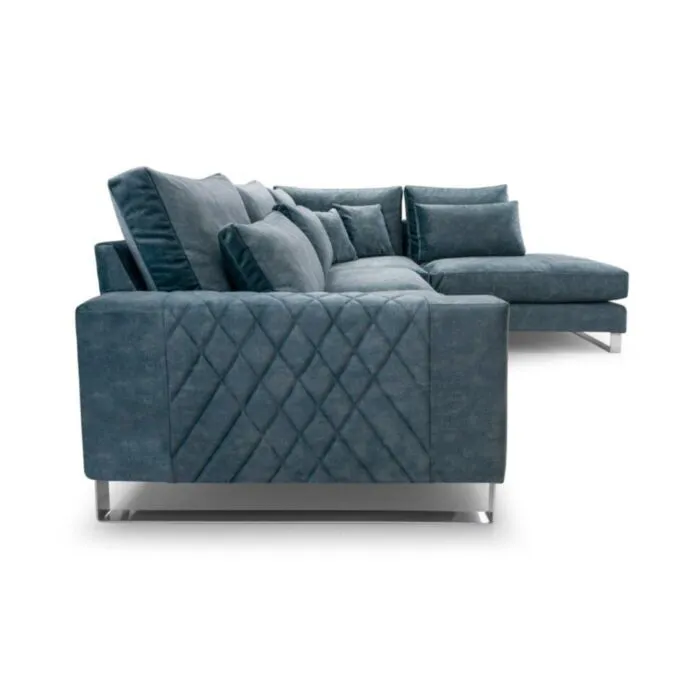 Kotna sedežna garnitura FANTAZIJA Kotna sedežna garnitura FANTAZIJA . Kotna sedežna garnitura FANTAZIJA je modernega videza. Sedežna je vzmetena z valovitimi vzmetmi. Zraven prejmete