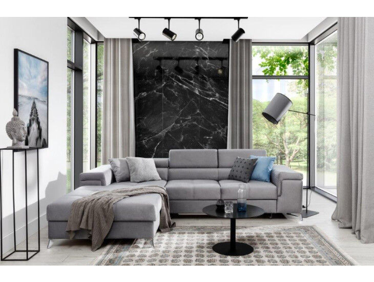 Kotna garnitura HELENA siva vas bo prepričala s svojimi modernimi linijami. Garnitura je vzmetena z valovitimi vzmetmi v kombinaciji s peno. Sedežna je