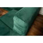 Kotna sedežna garnitura KASANDRA . Kotna sedežna garnitura KASANDRA je sodobnega izgleda. S svojo mehko in gladko tkanino daje prefinjen ter eleganten videz.