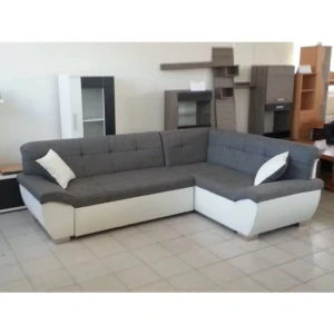 Kotna sedežna garnitura LIDIJA . Kotna sedežna garnitura LIDIJA je odlična garnitura po odlični ceni. Narejena v kombinaciji umetnega usnja in blaga.