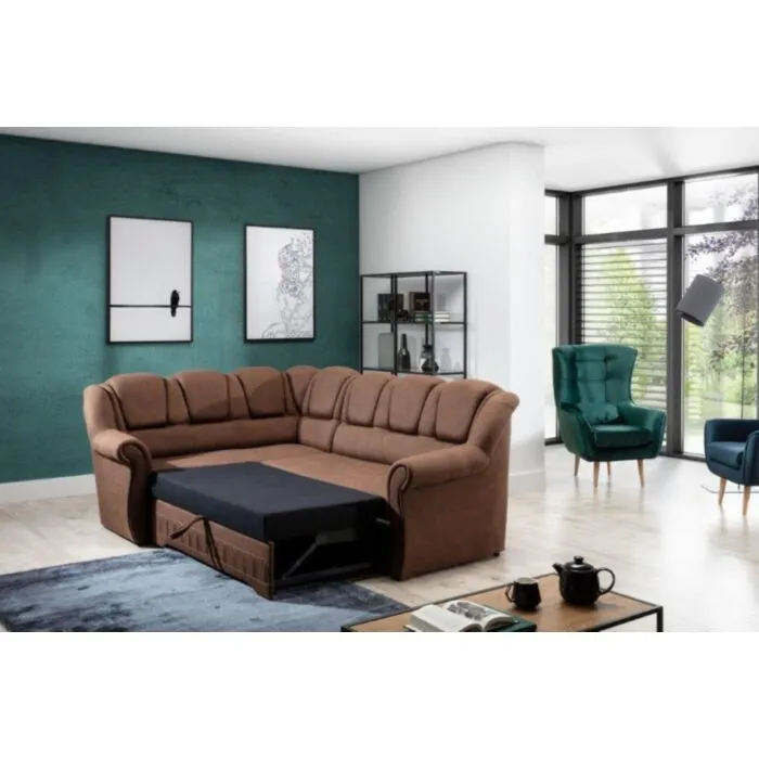 Kotna sedežna garnitura LOLA 4 Kotna sedežna garnitura LOLA 4 . Kotna sedežna garnitura LOLA 4 je kvalitetna sedežna garnitura. Narejena je iz kvalitetnega umetnega usnja. Garnitura ima