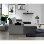 Kotna sedežna garnitura MARCO 2 . Kotna sedežna garnitura MARCO 2 je prostorna ter praktična. Vsebuje dva zaboja za shranjevanje ter poličke. Sedežna se