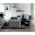 Kotna sedežna garnitura MARCO 2 . Kotna sedežna garnitura MARCO 2 je prostorna ter praktična. Vsebuje dva zaboja za shranjevanje ter poličke. Sedežna se