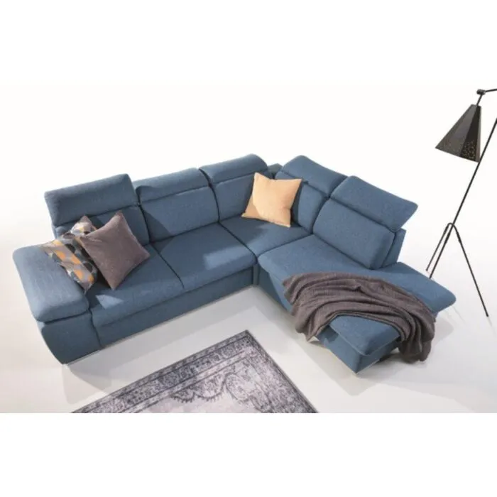 Kotna sedežna garnitura OLDA Kotna sedežna garnitura OLDA . Kotna sedežna garnitura OLDA je sodoben kos pohištva z izvirnim dizajnom. Vsebuje zaboj za shranjevanje posteljnine,