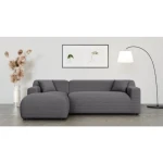 Kotna sedežna garnitura RAFAEL . Kotna sedežna garnitura RAFAEL je popoln izbor za vaš dom, kjer se udobje sreča s stilom. Ta moderna sedežna je zasnovana