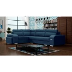 Kotna sedežna garnitura SAGU, modernega dizajna ter praktična za uporabo, saj ima ogromno prostora za shranjevanje. Sedežna garnitura je vzmetena z