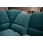 Kotna sedežna garnitura VALLY . Kotna sedežna garnitura VALLY je sodobnega dizajna. Sedežna je praktična za uporabo, saj ima nastavljiv sredinski naslon za