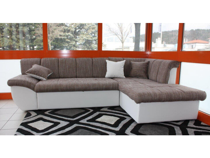 Kotna sedežna garnitura VERONIKA - belo/rjava Kotna garnitura VERONIKA je kotna sedežna garnitura, katera je narejena iz vrhunskega umetnega usnja in blaga. Garnitura se raztegne v posteljo, in jo