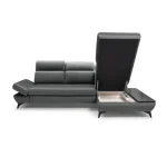 Kotna sedežna garnitura VRTNICA . Kotna sedežna garnitura VRTNICA je edinstvenega dizajna ter modernega videza. Opremljena je z nogicami iz črne kovine,