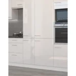 Kotni kuhinjski blok ELZA 230 x 370 cm . Kotni kuhinjski blok ELZA 230 x 370 cm je narejen iz kvalitetnih materialov. Debelina delovnega pulta je 38 mm. Fronte