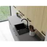 Kotni kuhinjski blok RONA je narejen iz kvalitetne laminirane plošče debeline 16 mm s ABS robovi. Debelina delovnega pulta je 38 mm (pult lahko dokupite