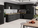 Kuhinjski blok SAŠA 315 x 250 cm je kuhinja v črni mat barvi. Kuhinja je izdelana iz oplemenitenih ivernih plošč debeline 16 mm in je oblečena v