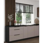 Kuhinjski blok SINDI 260 x 300 cm je kuhinja v kombinaciji kašmir, oreh in črne barve. Kuhinja je izdelana iz oplemenitenih ivernih plošč debeline 16