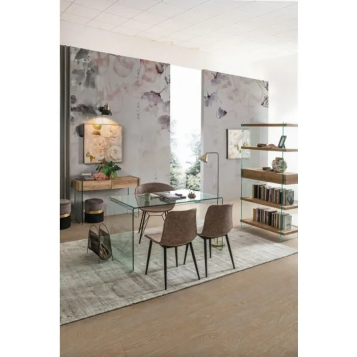 Kozola 2C LINE KENYA 110X40 . Konzola KENYA je sestavljena iz MDF plošče, videz lesa. Noge so iz 12mm stekla. Dimenzije: širina: 110cm globina: 40cm