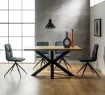 Moderna miza BOSS v kombinaciji kovinskega podnožja in plošče v hrastovem furnirju. Miza je zelo stabilna in kvalitetno narejena. Trenutno je miza prodajna