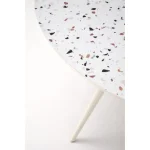 Kuhinjska miza ARA, s svojo preprostostjo popestri vaš prostor. Kombinacija bele barve in dizajna na mizni plošči naredi eleganten prevdih vašemu prostoru.