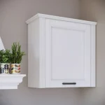 Kuhinjski blok EMA 2 . Kuhinja EMA 2 je moderna, rustikalna in kvalitetno narejena kuhinja. Dobavljiva je v beli barvi. Kuhinja ima mehko zapiranje predalov in