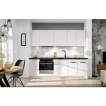 Kuhinjski blok JAGODA 240 cm z vgradnimi aparati, je modernega dizajna v beli mat barvi. Stranice so narejene iz laminirane plošče debeline 16 mm, fronte