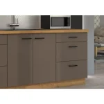 Kuhinjski blok OMIA 260 . Kuhinja OMIA 260 cm je kuhinja, katera bo prinesla svežino v vaš dom. Dobavljiva je v moderni taupe/hrast barvi. Debelina delovnega