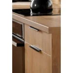 Kuhinjski blok PATRICIA 240 + NAPA . Kuhinjski blok PATRICIA 240 cm + NAPA je modernega dizajna v hrast / kašmir barvi. Stranice so narejene iz laminirane