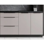 Kuhinjski blok STAŠA 260 . Kuhinjski blok STAŠA 260 cm je kuhinja v kombinaciji črne mat in kašmir barve. Kuhinja je izdelana iz oplemenitenih ivernih