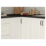 Kuhinjski blok STIL 210 x 350 cm . Kuhinjski blok STIL 210 x 350 cm je dobavljiva v beli barvi. Debelina delovnega pulta je 38 mm. Fronte kuhinje imajo MDF