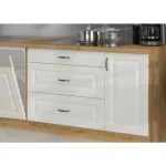 Kuhinjski blok STIL 350 . Kuhinja STIL je dolžine 350 cm. Kuhinja je narejena iz kvalitetnega iverala debeline 16 mm. Delovni pult je laminiran v hrast barvi