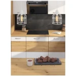 Kuhinjski blok TISA 250 . Kuhinjski blok TISA 250 cm je dobavljiv v več barvah. Debelina delovnega pulta je 28 mm. Kuhinja je izdelana iz oplemenitenih