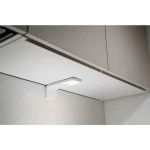 Kuhinjski blok VIVIANA 300 z vgradnimi aparati . Kuhinjski blok VIVIANA 300 cm z vgradnimi aparati, je modernega dizajna v sivi / kašmir barvi. Stranice so