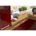 Kuhinjski pult HRAST . Kuhinjski pult HRAST je dobro odporen na zunanje dejavnike, kot so praske, tekočine, udarci in toplota. Debelina plošče je 28 mm.