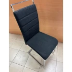 Kuhinjski stol FIA 2 - s . Kuhinjski stol FIA 2 je kvaliteten in eleganten. Oblazinjeno naslonjalo je narejeno iz tkanine v črni barvi, katero nudi udobje.