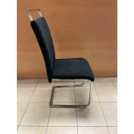 Kuhinjski stol FIA 2 - s . Kuhinjski stol FIA 2 je kvaliteten in eleganten. Oblazinjeno naslonjalo je narejeno iz tkanine v črni barvi, katero nudi udobje.