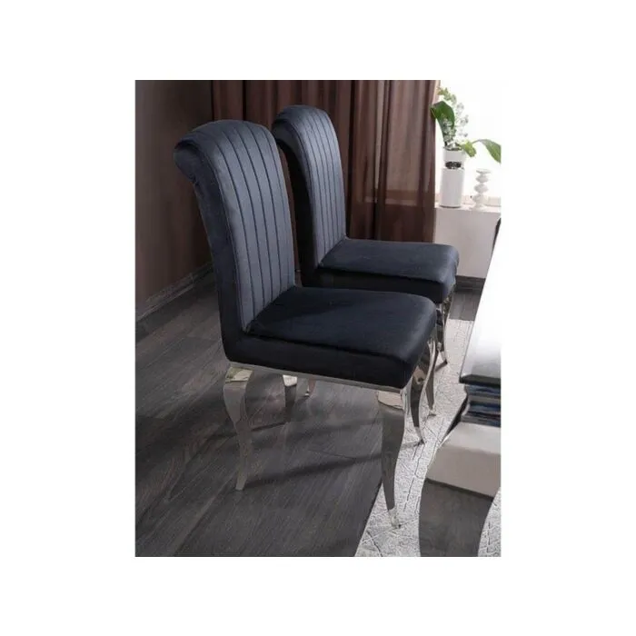 Kuhinjski stol KRALJ Kuhinjski stol KRALJ . Kuhinjski stol KRALJ združuje razkošje baročnega s praktičnostjo, in minimalizmom sodobnega. Nogice so iz kovine v krom barvi