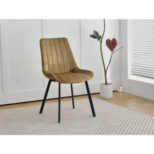 Kuhinjski stol LARA-LUX velvet beige . Kuhinjski stol LARA-LUX velvet beige je odlična rešitev za kombiniranje v minimalističen ali industrijski stil