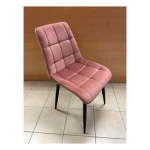 Kuhinjski stol LARA roza - s . Moderen stol LARA roza - s bo poživel vsako jedilnico. Dobiti ga je možno v več barvah velvet tkanine. Tanke noge iz kovine v