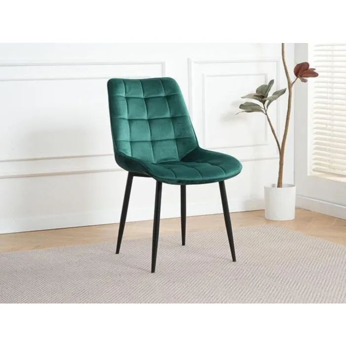 Kuhinjski stol LARA velvet zelena Kuhinjski stol LARA velvet zelena . Kuhinjski stol LARA velvet zelena je odlična rešitev za kombiniranje v minimalističen ali industrijski stil prostora.