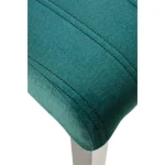 Kuhinjski stol MAURIC . Kuhinjski stol MAURIC je zelo eleganten in stabilnen. Narejen je iz žametne tkanine dobavljive v več barvah. Noge stola so iz