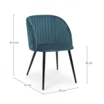 Kuhinjski stol QUEEN modra . Kuhinjski stol QUEEN modra ima noge iz kovine v črni barvi. Kar daje stolu stabilnost in kakovost. Obložen je z poliuretansko