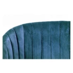 Kuhinjski stol QUEEN modra . Kuhinjski stol QUEEN modra ima noge iz kovine v črni barvi. Kar daje stolu stabilnost in kakovost. Obložen je z poliuretansko