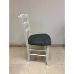 Kuhinjski stol VENEZIA bela . Kuhinjski stol VENEZIA bela je izdelan iz kakovostnega masivnega bukovega lesa, ki zagotavlja stabilnost in trpežnost. Na voljo