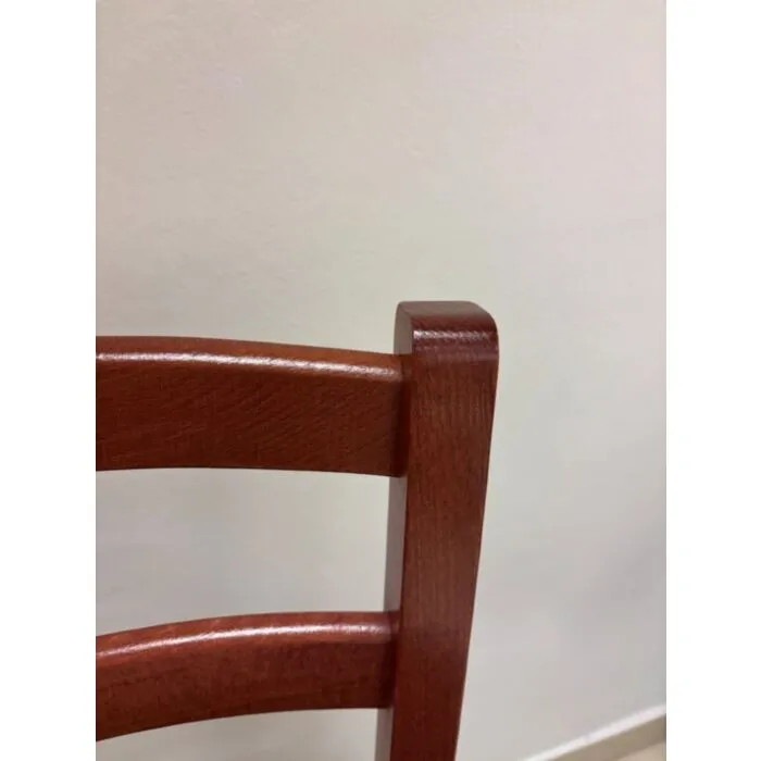 Kuhinjski stol VENEZIA češnja Kuhinjski stol VENEZIA češnja . Kuhinjski stol VENEZIA češnja je izdelan iz kakovostnega masivnega lesa, ki zagotavlja stabilnost in trpežnost. Na voljo