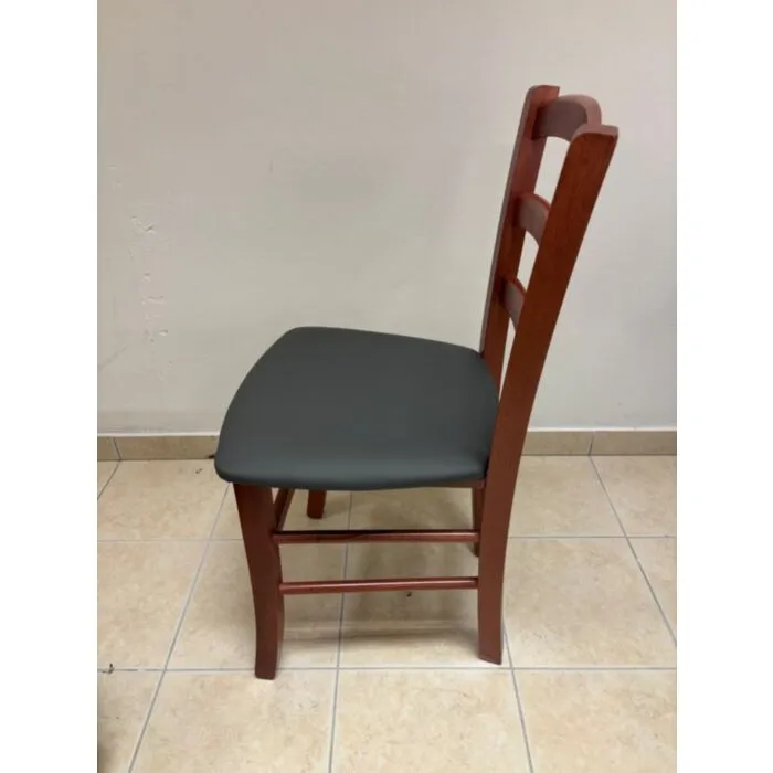 Kuhinjski stol VENEZIA češnja Kuhinjski stol VENEZIA češnja . Kuhinjski stol VENEZIA češnja je izdelan iz kakovostnega masivnega lesa, ki zagotavlja stabilnost in trpežnost. Na voljo