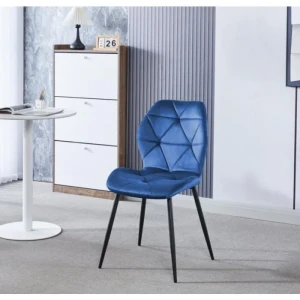 Kuhinjski stol VERACE velvet moder . Kuhinjski stol VERACE velvet moder je privlačen in kvaliteten stol za vašo jedilnico s kovinskim črnim podnožjem.