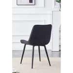 Kuhinjski stol VIKA črn . Kuhinjski stol VIKA velvet črna je odlična rešitev za kombiniranje v minimalističen ali industrijski stil prostora. Kombinacija