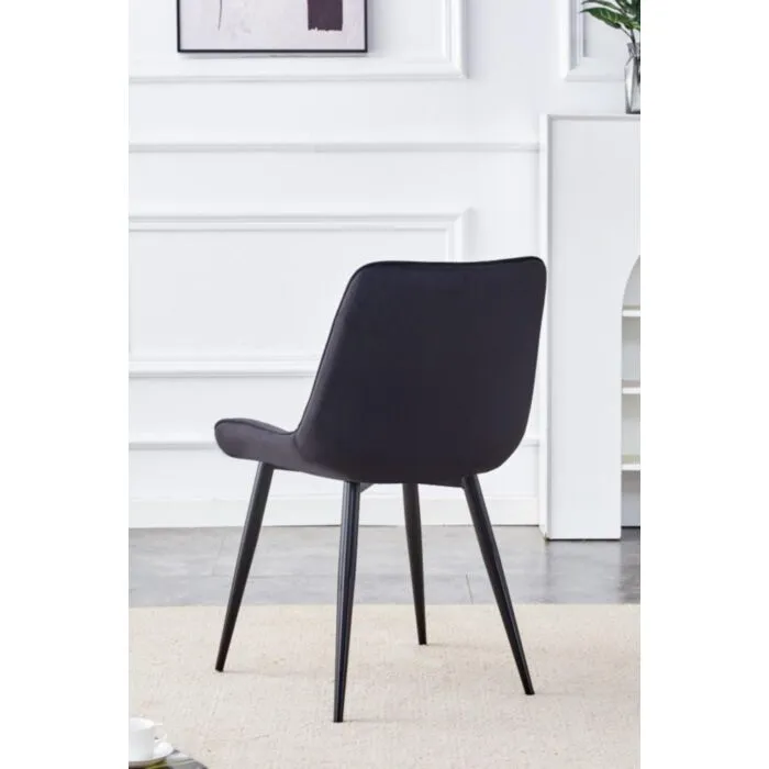 Kuhinjski stol VIKA črn Kuhinjski stol VIKA črn . Kuhinjski stol VIKA velvet črna je odlična rešitev za kombiniranje v minimalističen ali industrijski stil prostora. Kombinacija