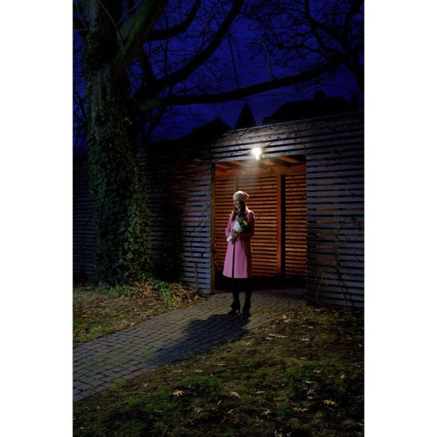 led-zunanji-reflektor-ledvance-15w-endura-pro-flood-dg-s-senzorjem-cw-ip55-crni-3076989-2 LED ZUNANJI REFLEKTOR LEDVANCE 15W ENDURA PRO FLOOD DG S SENZORJEM CW IP55 ČRNI - slika 6